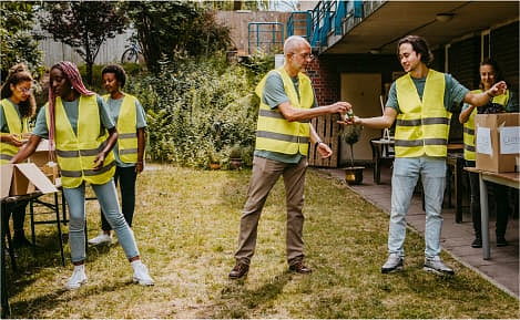 volunteers 1368958558 (2).jpg
